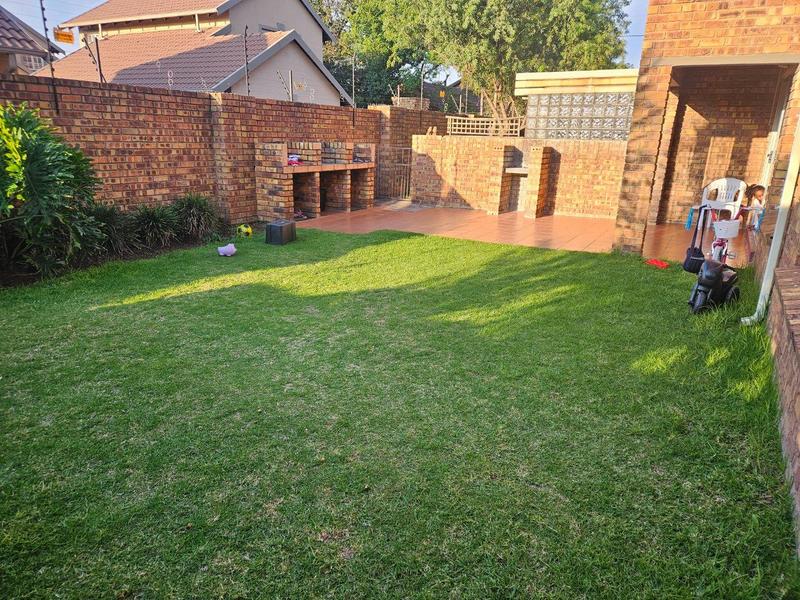 3 Bedroom Property for Sale in Bardene Gauteng