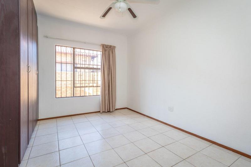 2 Bedroom Property for Sale in Florida Glen Gauteng