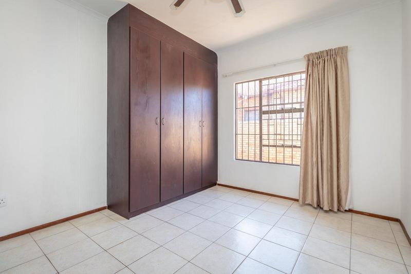 2 Bedroom Property for Sale in Florida Glen Gauteng