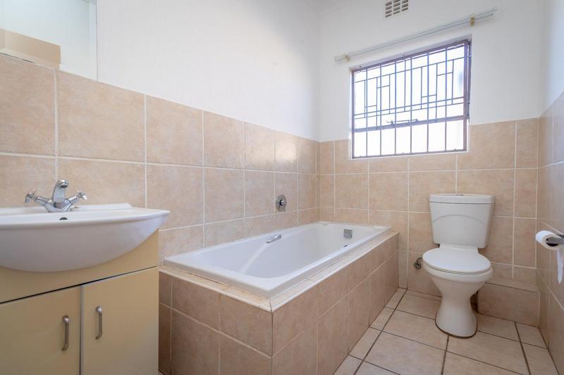 2 Bedroom Property for Sale in Florida Glen Gauteng