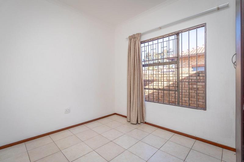 2 Bedroom Property for Sale in Florida Glen Gauteng