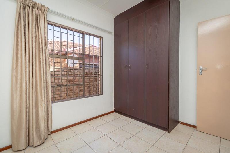 2 Bedroom Property for Sale in Florida Glen Gauteng