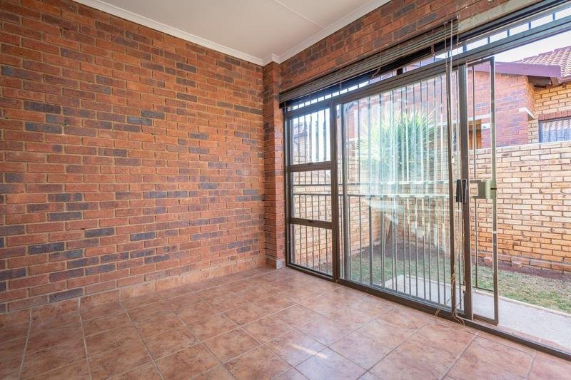 2 Bedroom Property for Sale in Florida Glen Gauteng