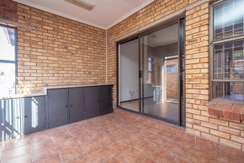 2 Bedroom Property for Sale in Florida Glen Gauteng