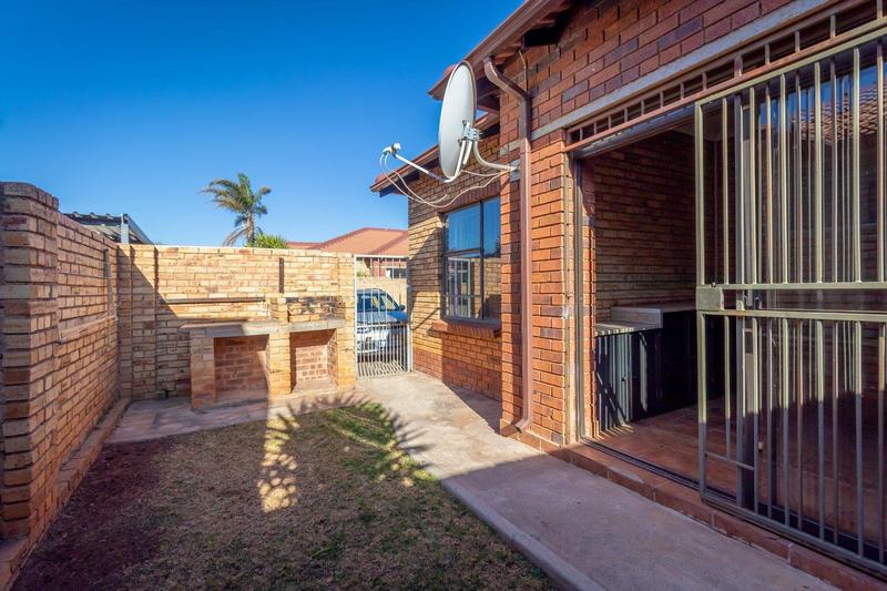 2 Bedroom Property for Sale in Florida Glen Gauteng