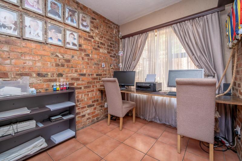 4 Bedroom Property for Sale in Rangeview Gauteng