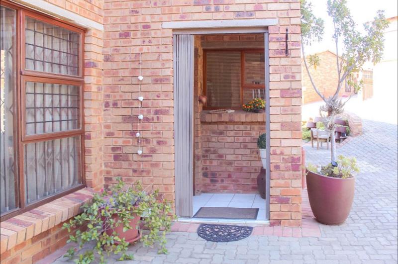 3 Bedroom Property for Sale in Rangeview Gauteng