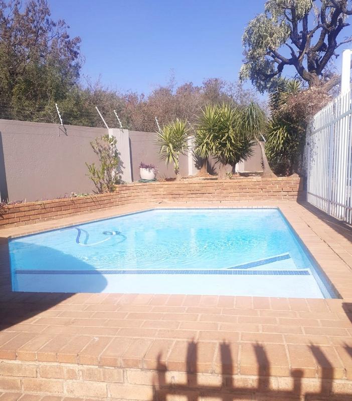 To Let 2 Bedroom Property for Rent in Bassonia Rock Gauteng