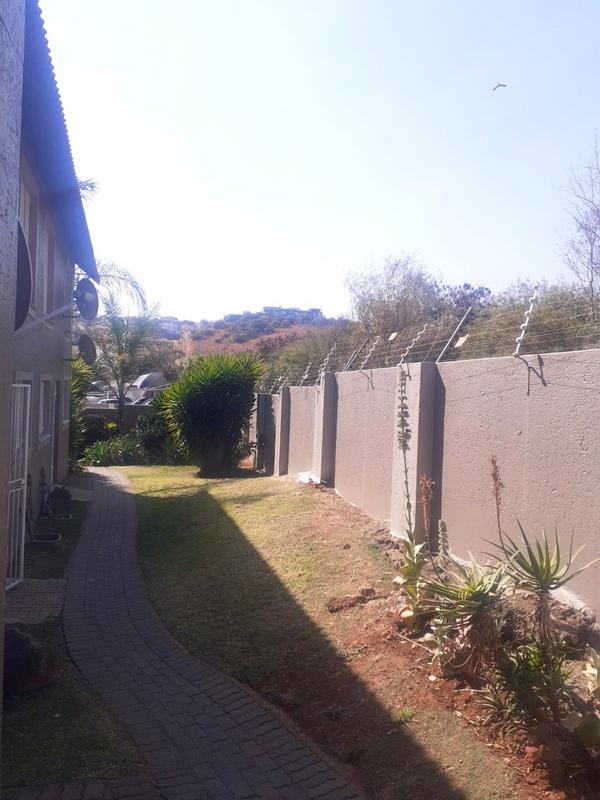 To Let 2 Bedroom Property for Rent in Bassonia Rock Gauteng