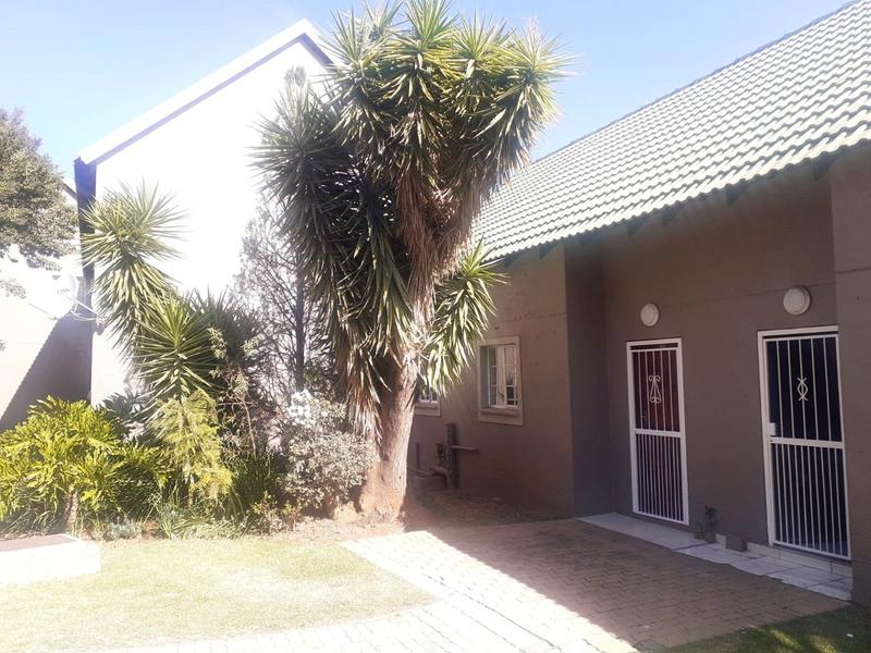 To Let 2 Bedroom Property for Rent in Bassonia Rock Gauteng