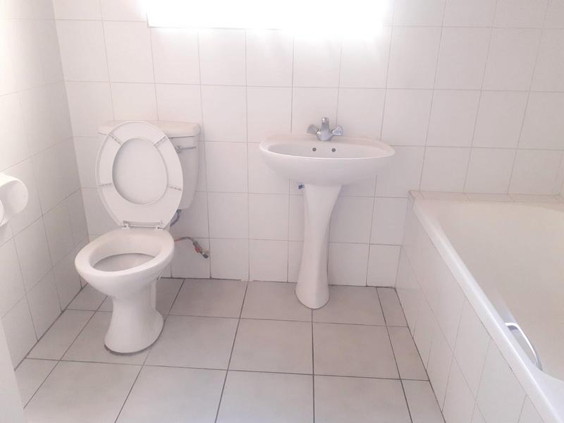 To Let 2 Bedroom Property for Rent in Bassonia Rock Gauteng