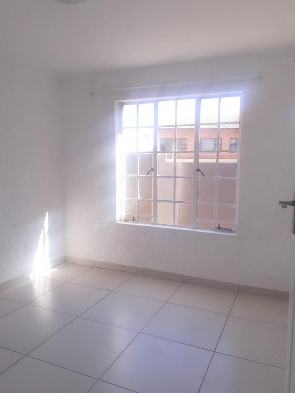 To Let 2 Bedroom Property for Rent in Bassonia Rock Gauteng