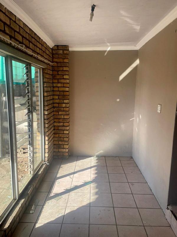 To Let 1 Bedroom Property for Rent in Booysens Gauteng