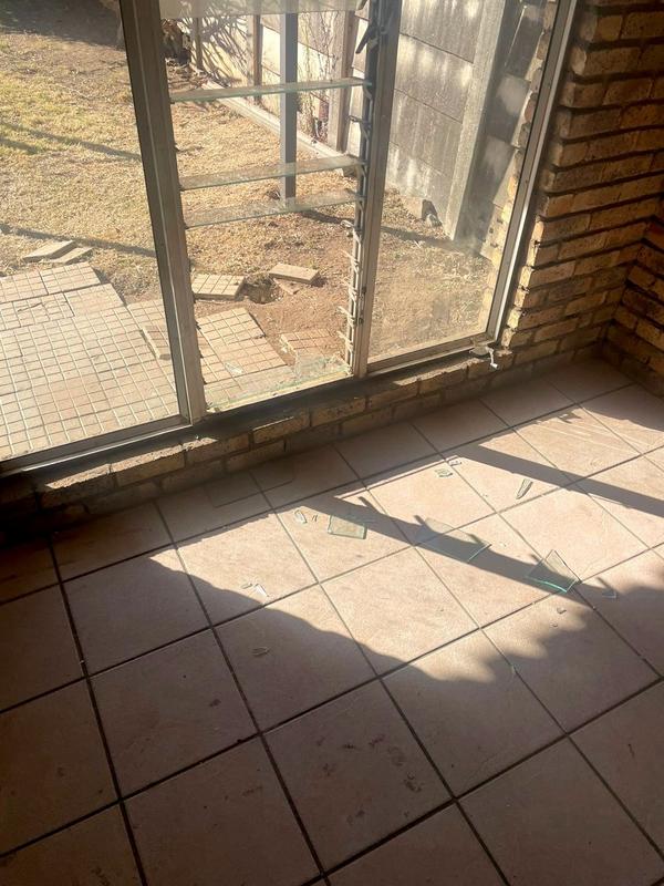 To Let 1 Bedroom Property for Rent in Booysens Gauteng