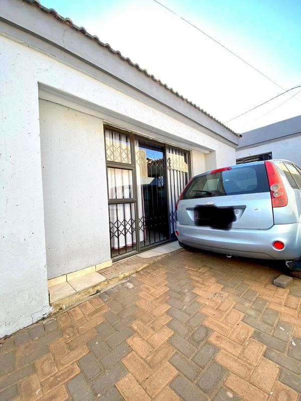 To Let 3 Bedroom Property for Rent in Bram Fischerville Gauteng