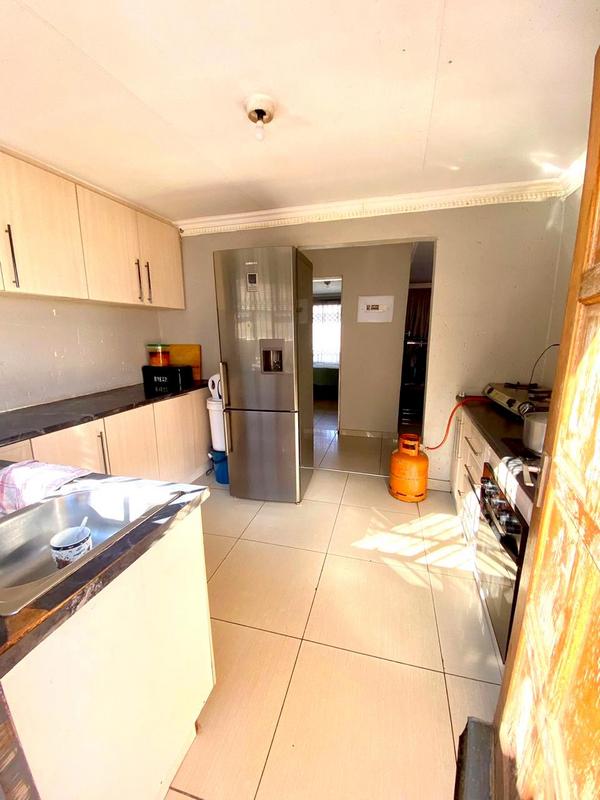 To Let 3 Bedroom Property for Rent in Bram Fischerville Gauteng