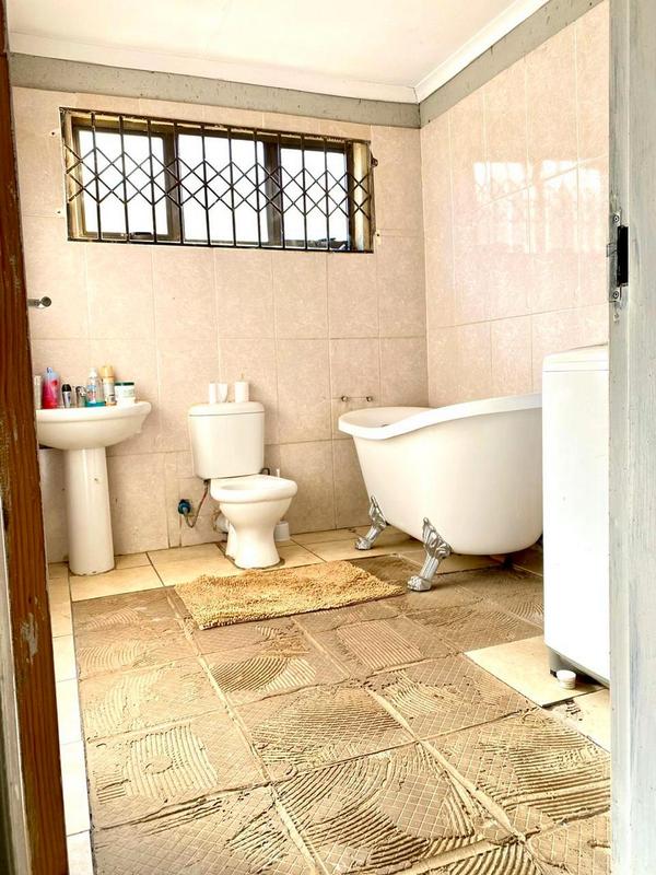 To Let 3 Bedroom Property for Rent in Bram Fischerville Gauteng