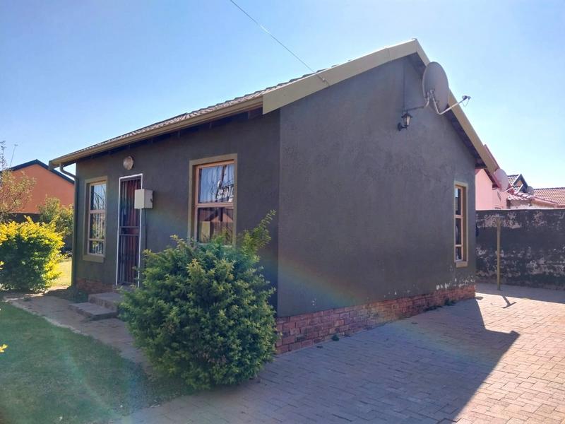 To Let 2 Bedroom Property for Rent in Bram Fischerville Gauteng