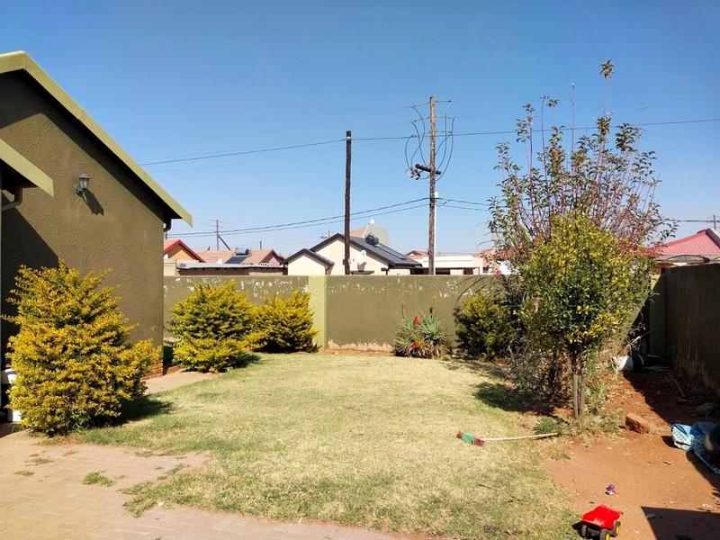 To Let 2 Bedroom Property for Rent in Bram Fischerville Gauteng