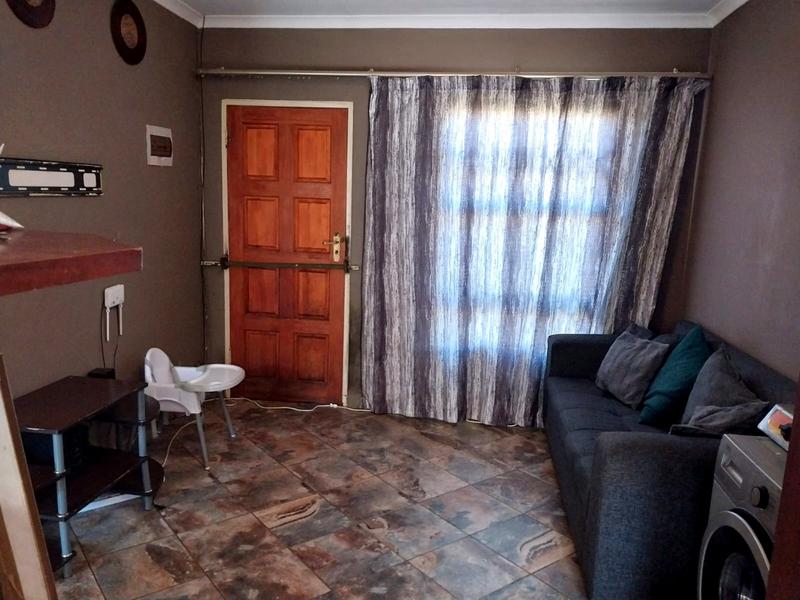 To Let 2 Bedroom Property for Rent in Bram Fischerville Gauteng