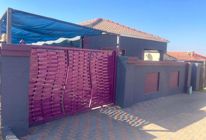 To Let 2 Bedroom Property for Rent in Devland Gauteng