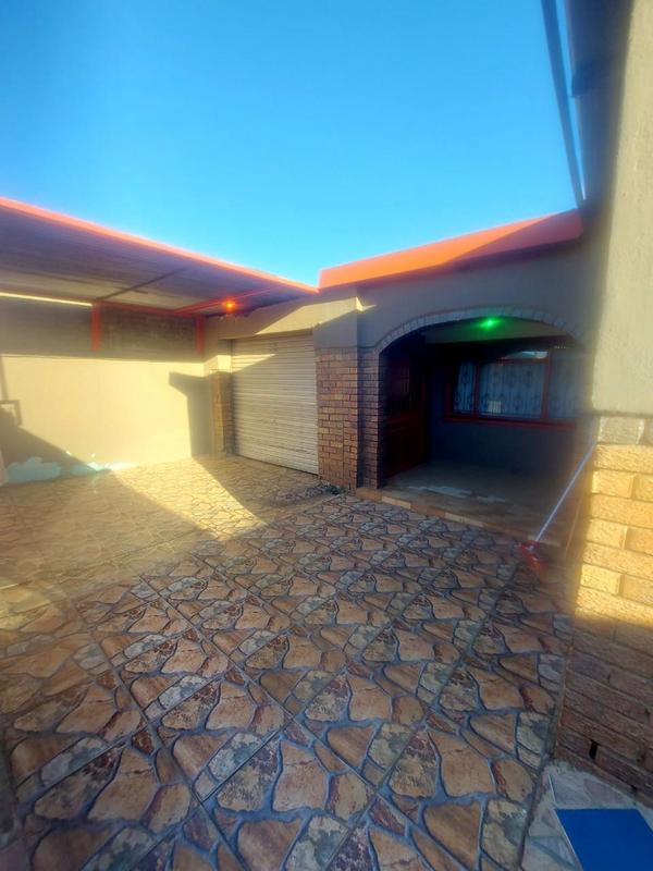 To Let 2 Bedroom Property for Rent in Emdeni Gauteng