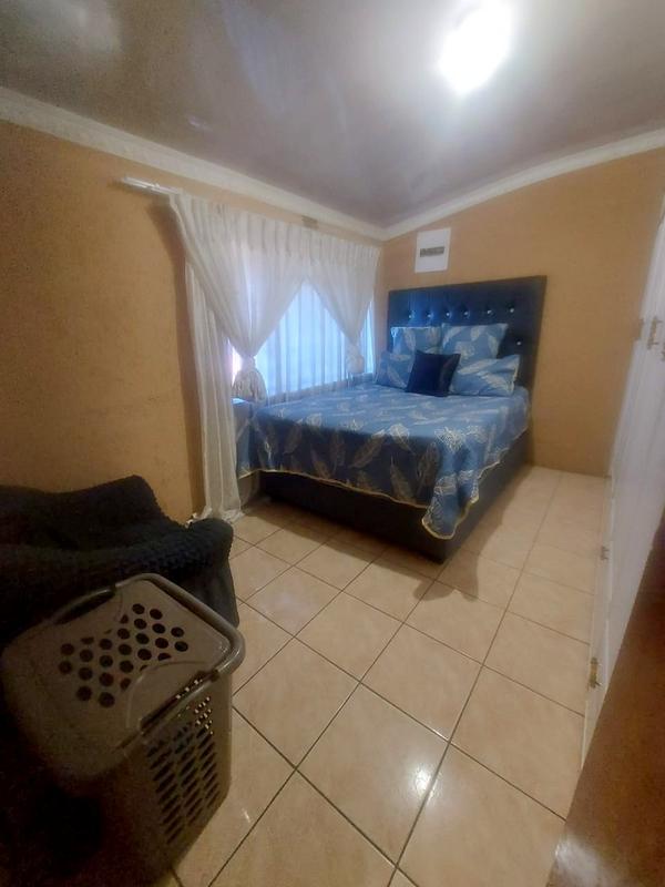 To Let 2 Bedroom Property for Rent in Emdeni Gauteng