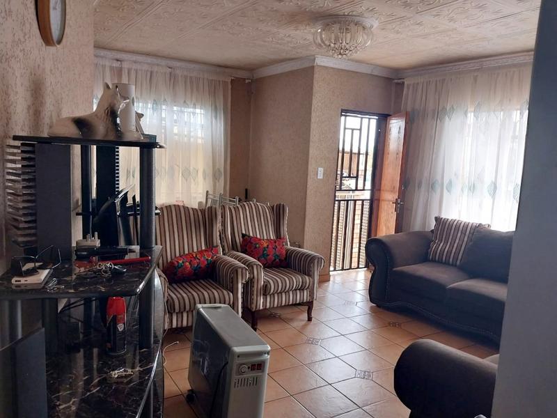 To Let 2 Bedroom Property for Rent in Meadowlands West Gauteng