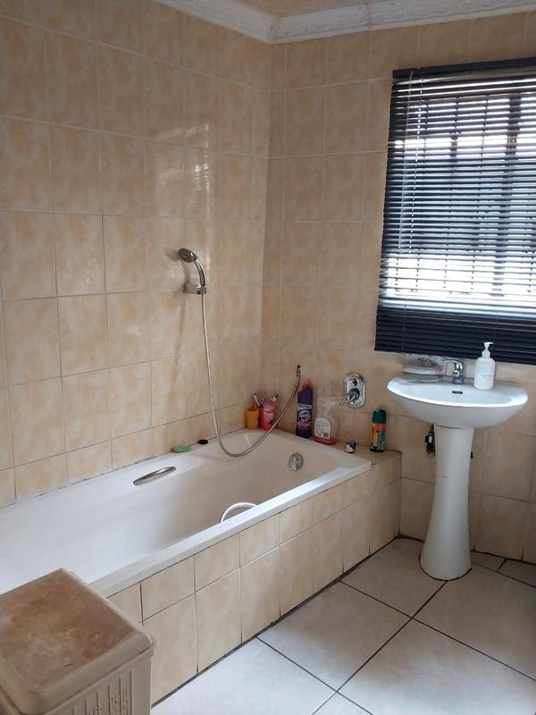 To Let 2 Bedroom Property for Rent in Meadowlands West Gauteng