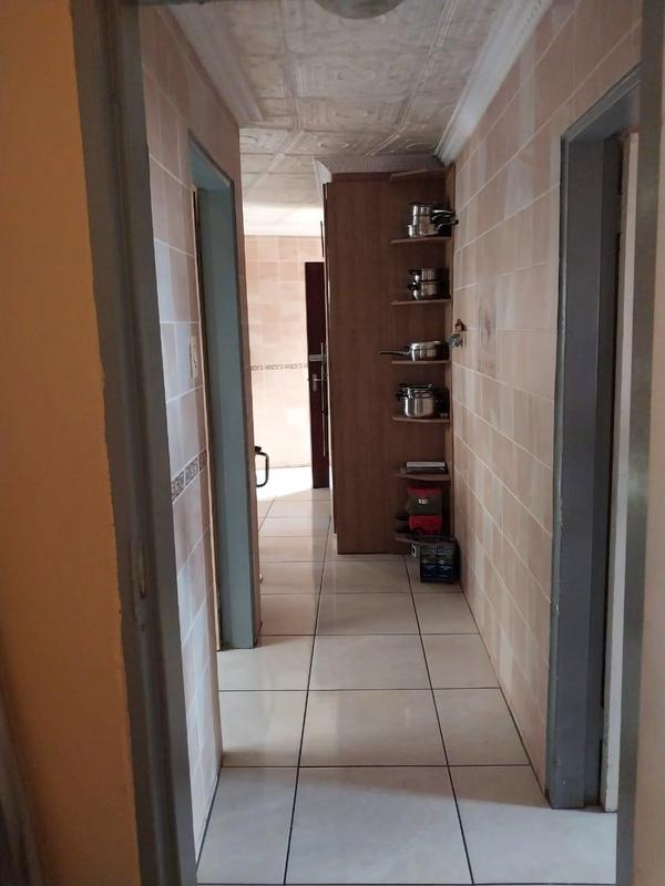 To Let 2 Bedroom Property for Rent in Meadowlands West Gauteng