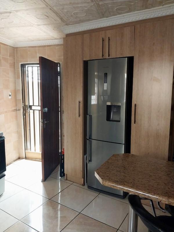 To Let 2 Bedroom Property for Rent in Meadowlands West Gauteng