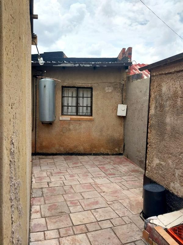 To Let 2 Bedroom Property for Rent in Meadowlands West Gauteng