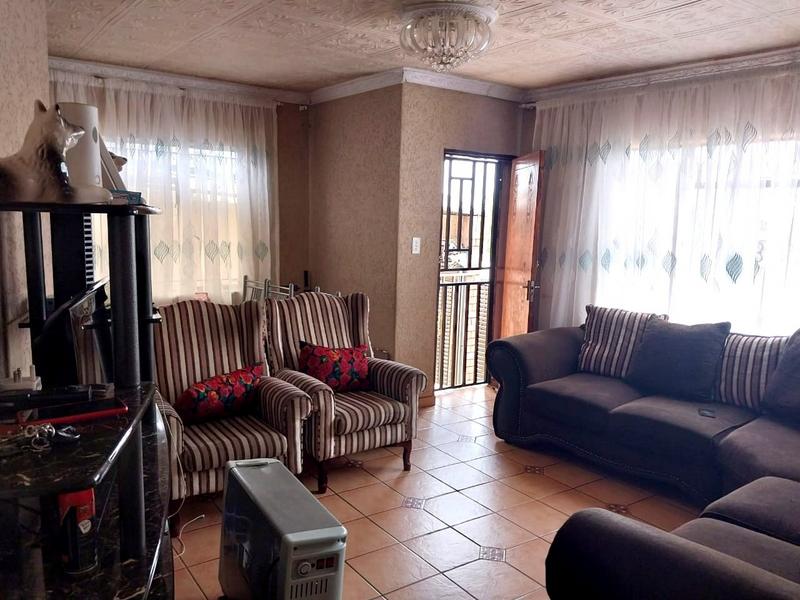 To Let 2 Bedroom Property for Rent in Meadowlands West Gauteng