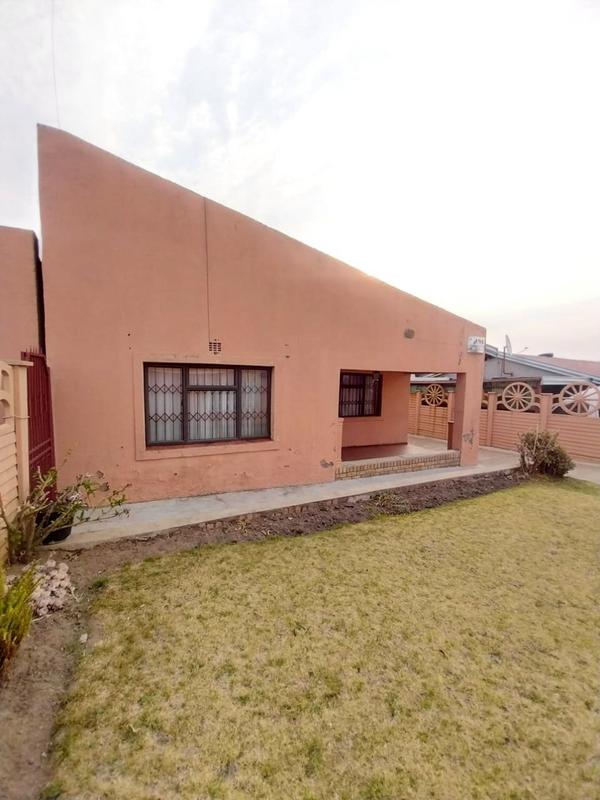 To Let 2 Bedroom Property for Rent in Meadowlands West Gauteng