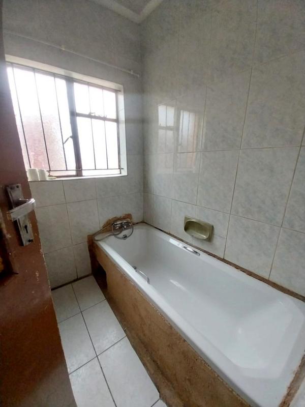 To Let 2 Bedroom Property for Rent in Meadowlands West Gauteng