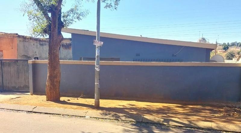 To Let 3 Bedroom Property for Rent in Mofolo Gauteng