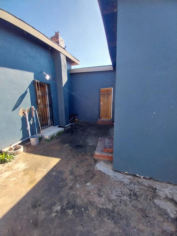 To Let 3 Bedroom Property for Rent in Mofolo Gauteng