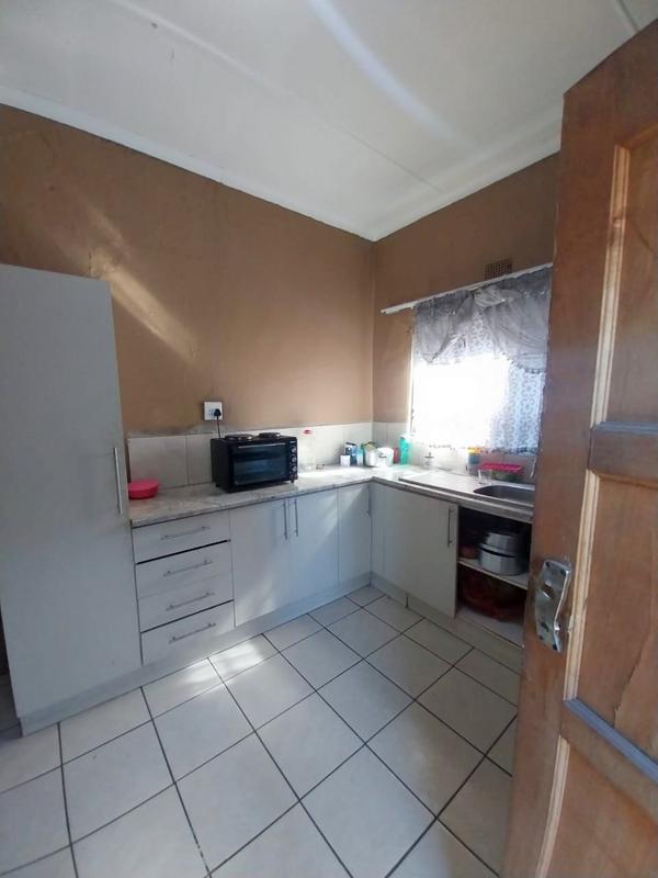 To Let 3 Bedroom Property for Rent in Mofolo Gauteng