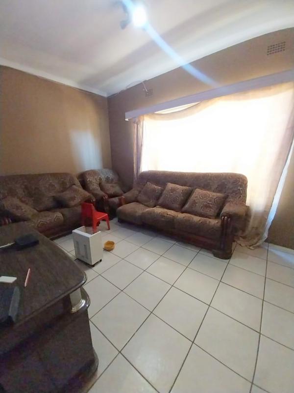 To Let 3 Bedroom Property for Rent in Mofolo Gauteng