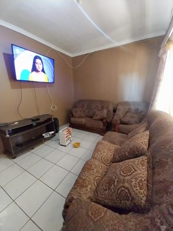 To Let 3 Bedroom Property for Rent in Mofolo Gauteng