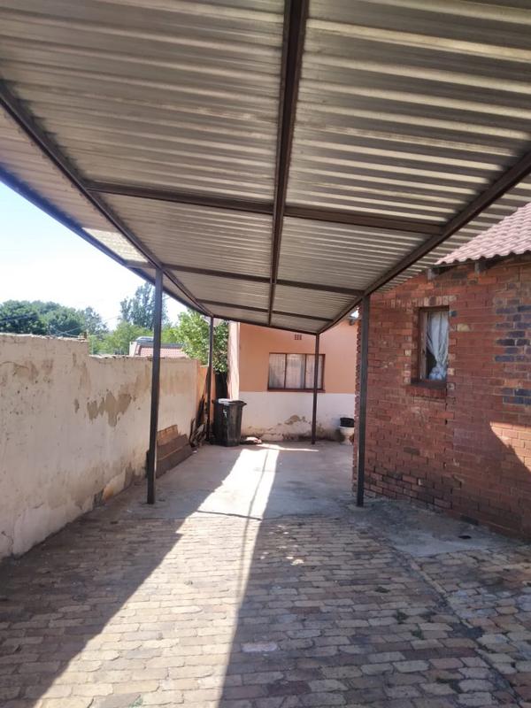 To Let 3 Bedroom Property for Rent in Orlando Gauteng