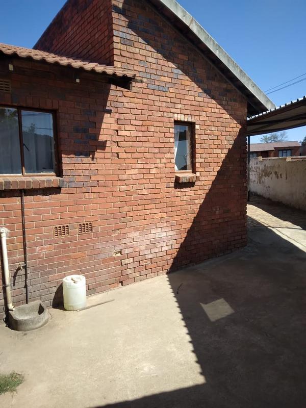 To Let 3 Bedroom Property for Rent in Orlando Gauteng