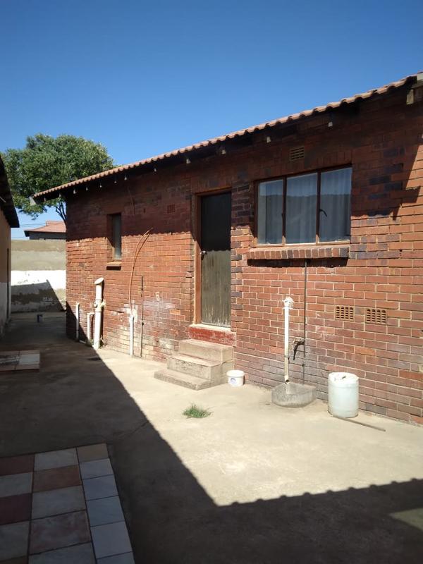 To Let 3 Bedroom Property for Rent in Orlando Gauteng