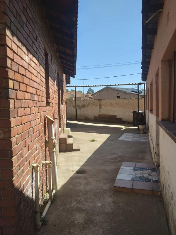 To Let 3 Bedroom Property for Rent in Orlando Gauteng