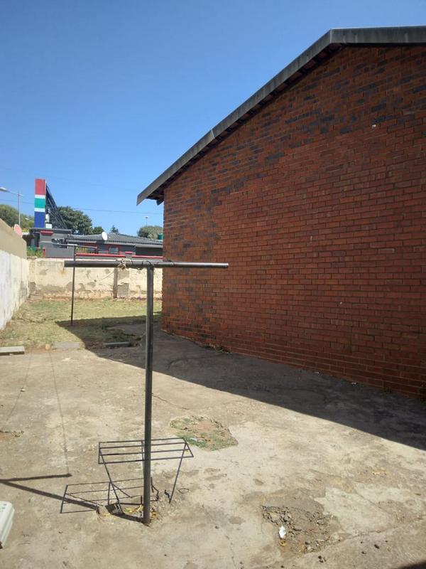 To Let 3 Bedroom Property for Rent in Orlando Gauteng