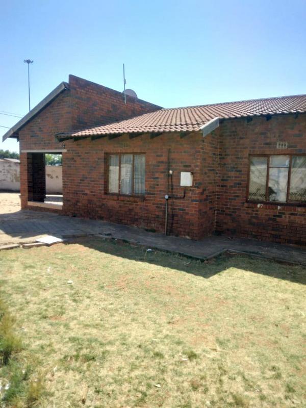 To Let 3 Bedroom Property for Rent in Orlando Gauteng