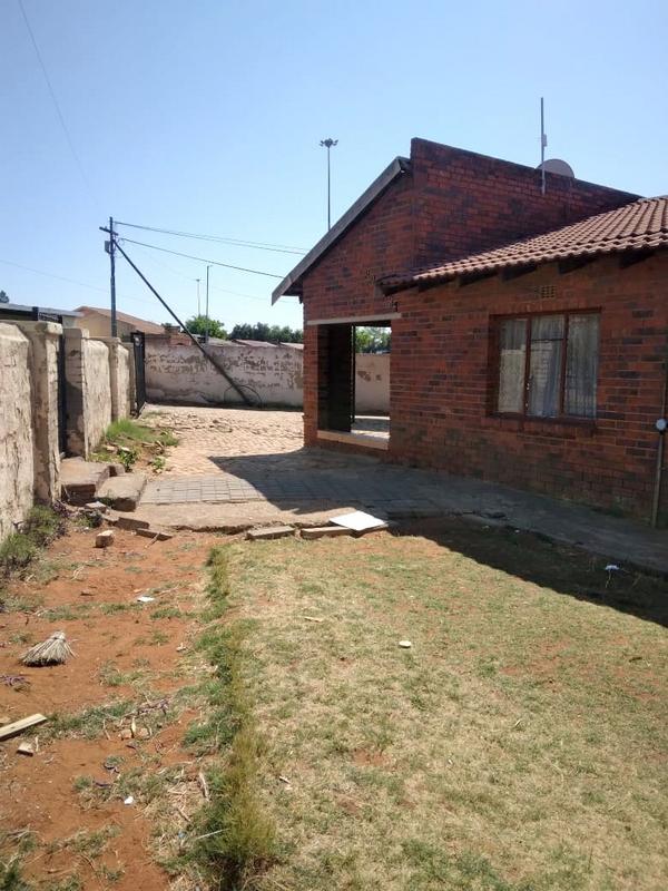 To Let 3 Bedroom Property for Rent in Orlando Gauteng