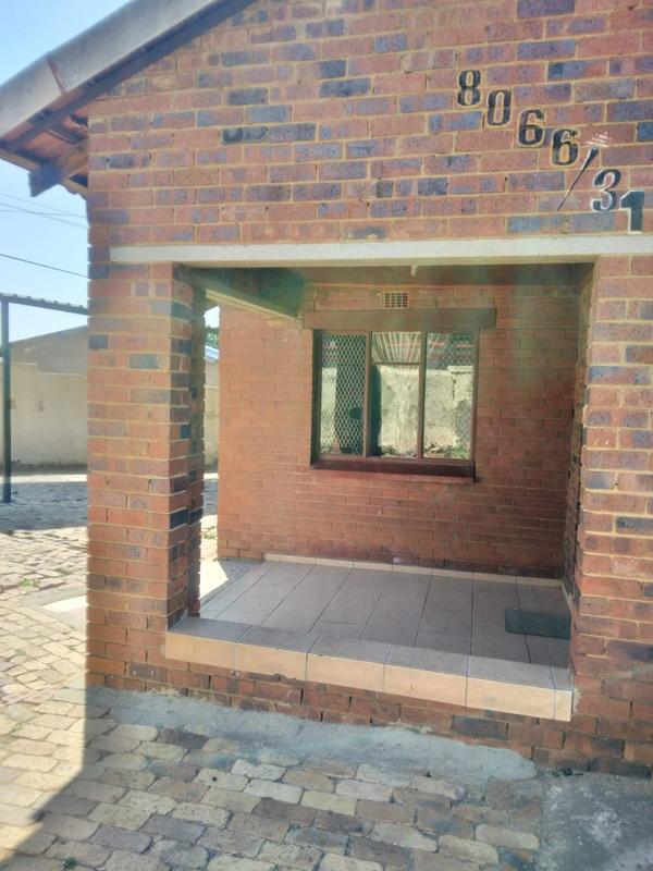 To Let 3 Bedroom Property for Rent in Orlando Gauteng