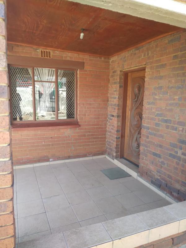 To Let 3 Bedroom Property for Rent in Orlando Gauteng