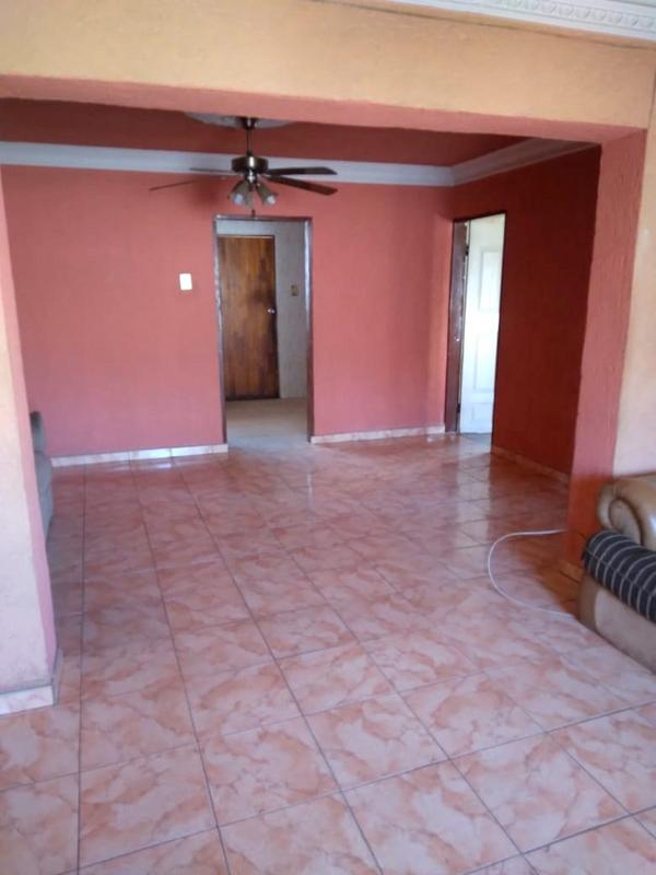 To Let 3 Bedroom Property for Rent in Orlando Gauteng